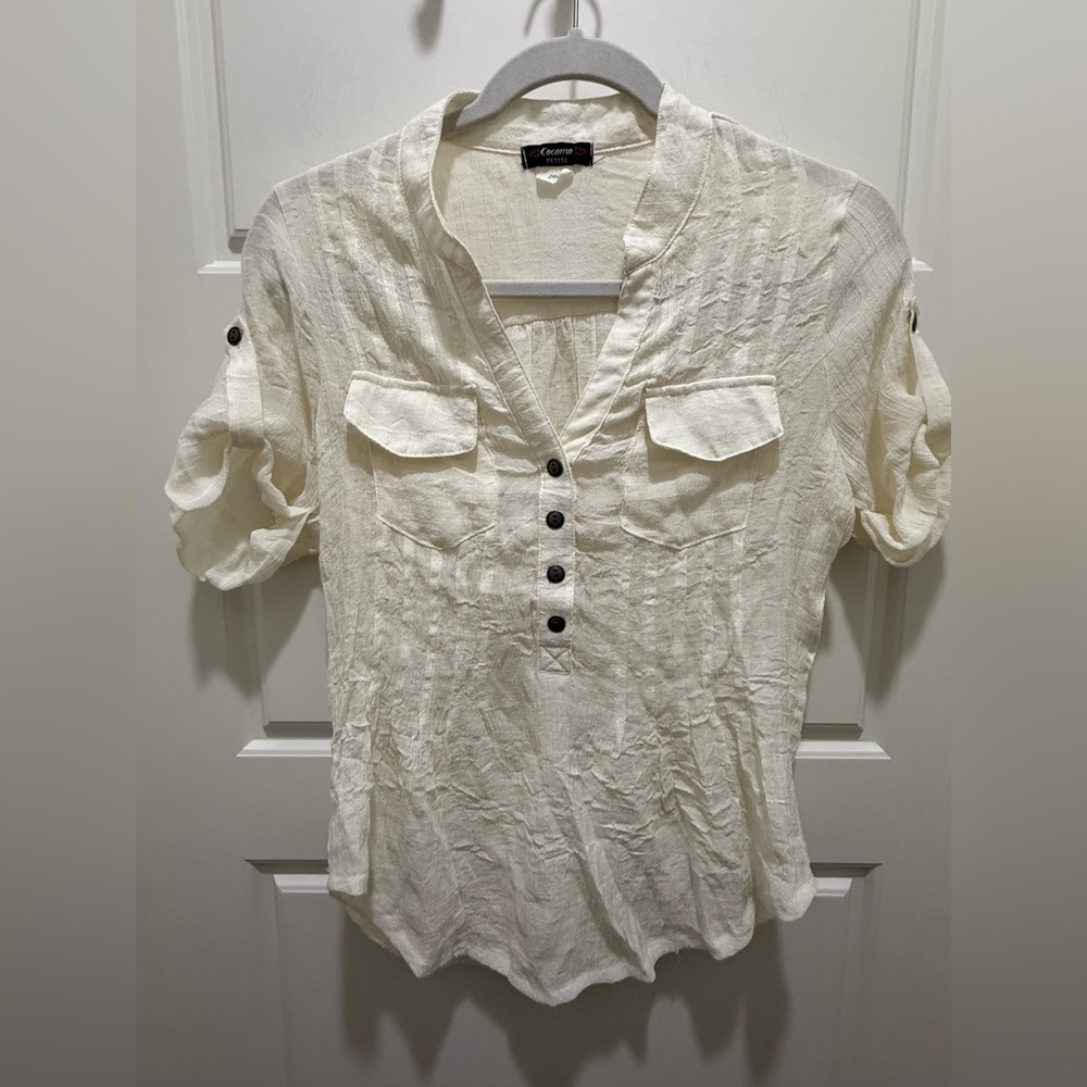 Cocomo. Cream Gauze Henley Style Camp Shirt. Size Small Petite.